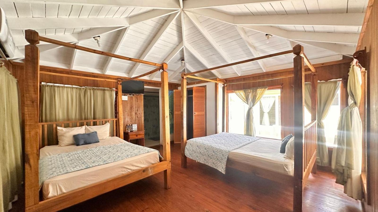Las Palmas Beach Hotel Dixon Cove Zewnętrze zdjęcie
