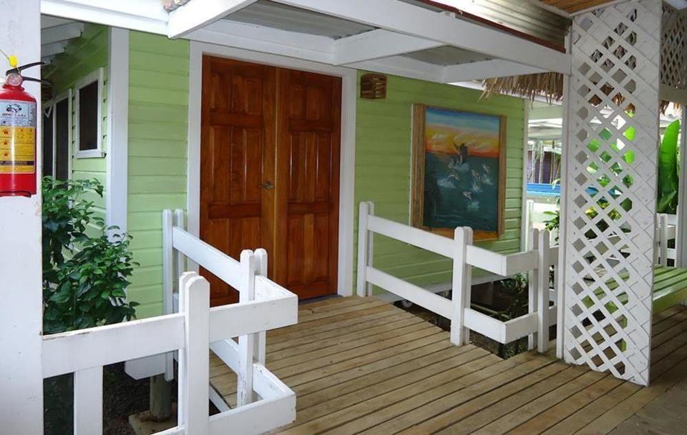 Las Palmas Beach Hotel Dixon Cove Zewnętrze zdjęcie