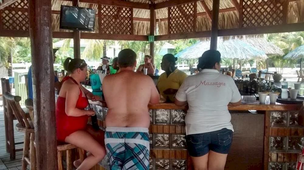 Las Palmas Beach Hotel Dixon Cove Zewnętrze zdjęcie