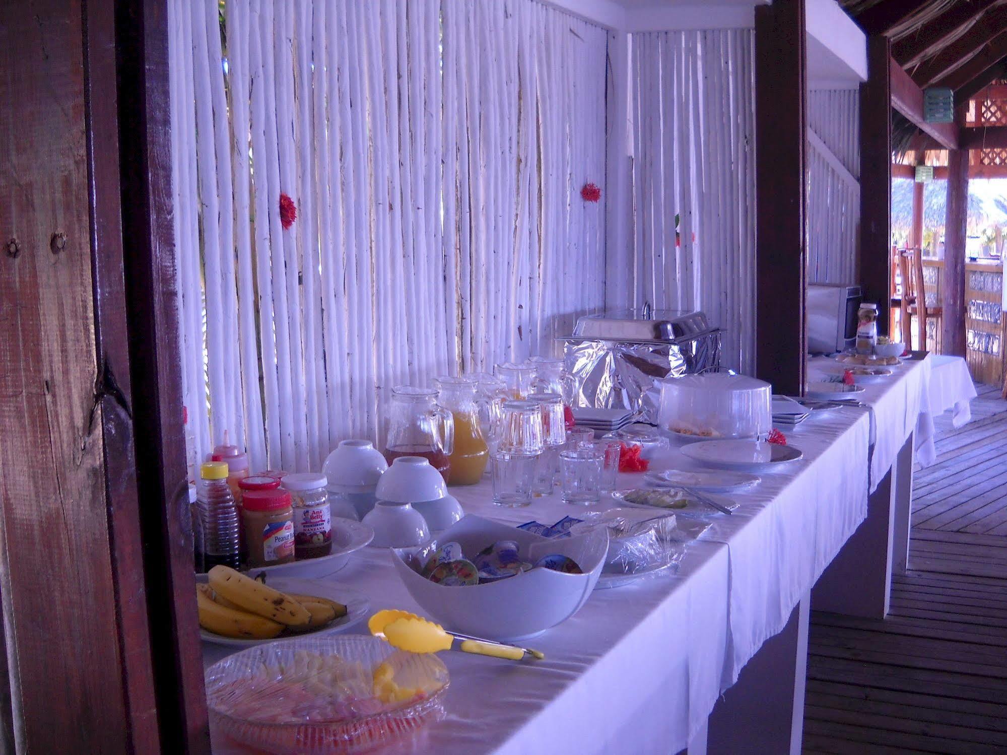 Las Palmas Beach Hotel Dixon Cove Zewnętrze zdjęcie