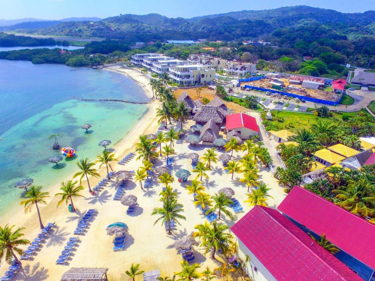 Las Palmas Beach Hotel Dixon Cove Zewnętrze zdjęcie